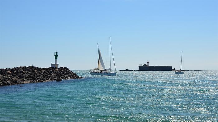 Le Fort de Brescou depuis le vieux port du Cap d'Agde