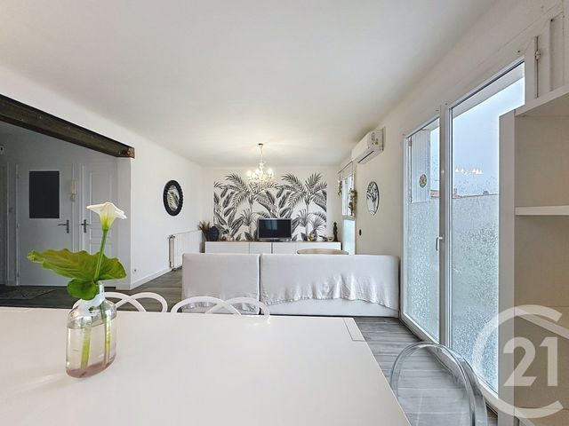 Afficher la photo en grand Appartement T5 à vendre - 5 pièces - 91.29 m2 - AGDE - 34 - LANGUEDOC-ROUSSILLON - Century 21 Vue Sur Mer