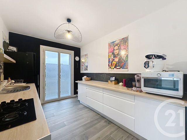 Afficher la photo en grand Appartement T5 à vendre - 5 pièces - 91.29 m2 - AGDE - 34 - LANGUEDOC-ROUSSILLON - Century 21 Vue Sur Mer