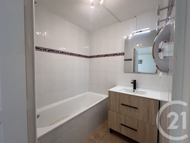 Appartement T3 à vendre - 3 pièces - 55.62 m2 - AGDE - 34 - LANGUEDOC-ROUSSILLON - Century 21 Vue Sur Mer